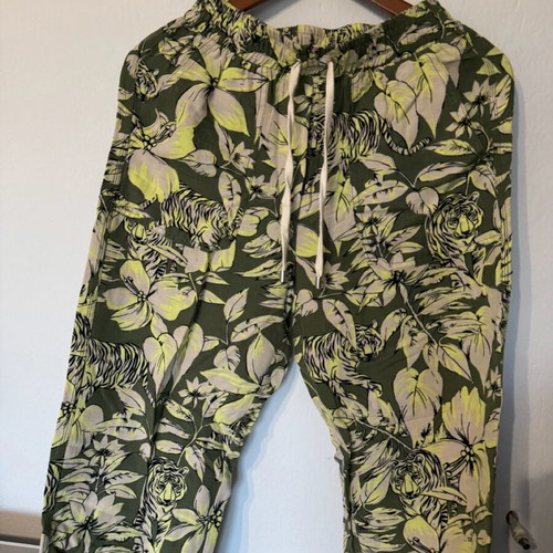 Summer green sweatpants with leaves