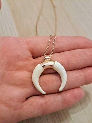Accessorize necklace gold with white element like new, unworn