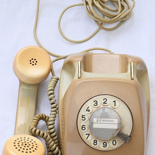 Siemens-FeTAp 611-2 tabletop telephone used, 1970s vintage