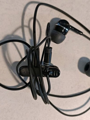 Earbuds like new