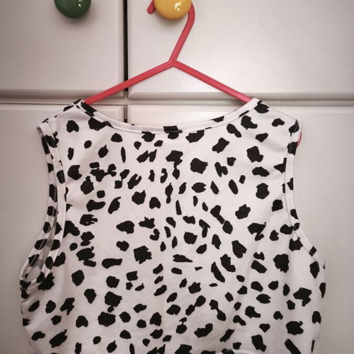 Crop Top size 11 years like new, black and white