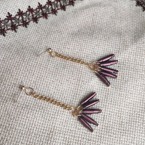 Aluminum stud earrings purple with gold chain new