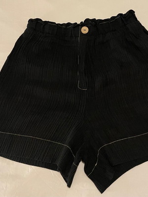 Zara pleated shorts M new, elastic, black