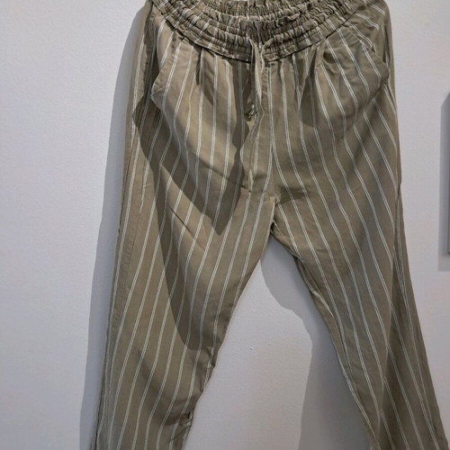 Pants with small defect on belt fabric, comfortable and light