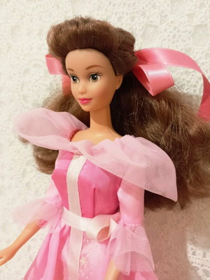 Vintage Belle doll in pink dress Mattel 1992 like new