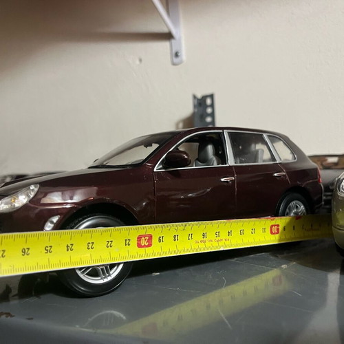 Porsche Cayenne S 1:18 car model used, good condition