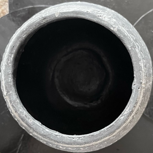 Ceramic vase used with geometric lattice design, gray-white
