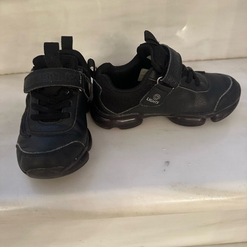 Bull Boys athletic shoes used with lights, size 29, black