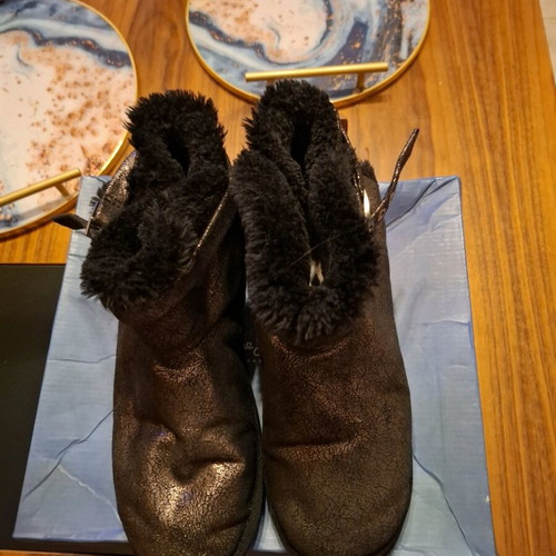 Pepe Jeans girls' boots used, black with gold, fur inside