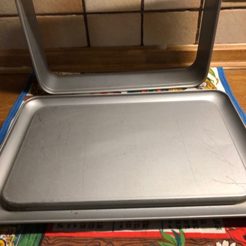 Praktiko Baking Pan like new, sizes 18-19 and 22-30