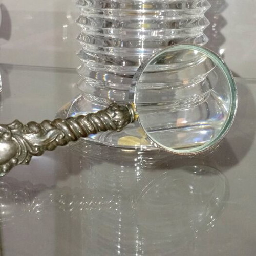 Antique magnifying glass like new with ornate designs