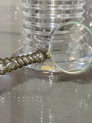 Antique magnifying glass like new with ornate designs