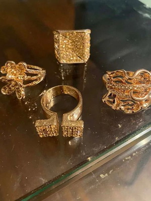 Fo Jewelry set of 4 rings like new