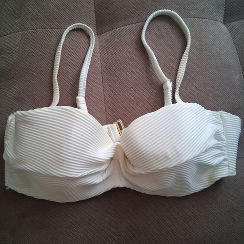 White ribbed bikini top H&M like new, size M