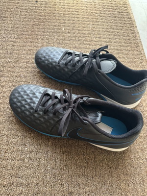 Ποδοσφαιρικά παπούτσια Nike νούμερο 42 σαν καινούργια, μαύρα