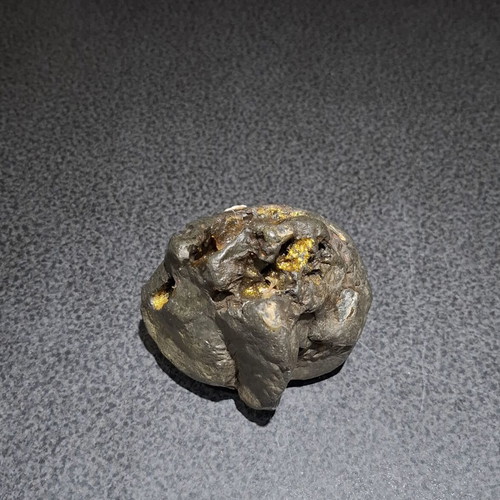 Industrial slag collectible 964g with golden inclusions, used