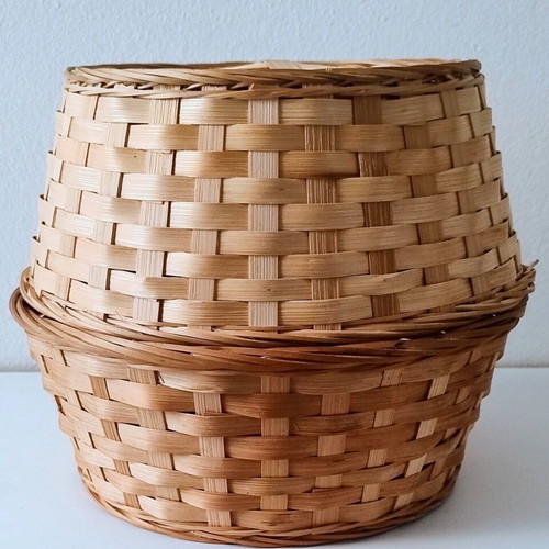 Set of 2 woven baskets like new, diameter 23 cm