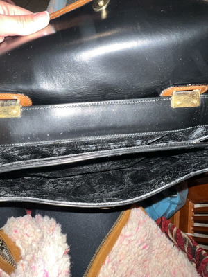 Κλασικός δερμάτινος χαρτοφύλακας σε άριστη κατάσταση