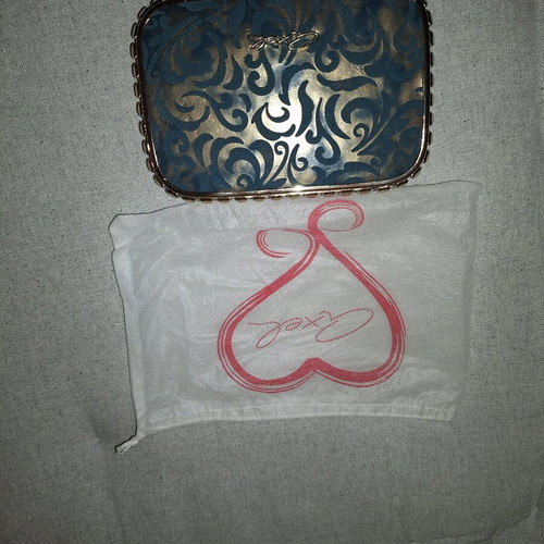 Axel small crossbody bag like new with detachable chain and embossed design