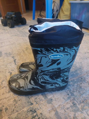 Μπότες Wellington σαν καινούργιο, μέγεθος 33, με κορδόνι περίσφιξης