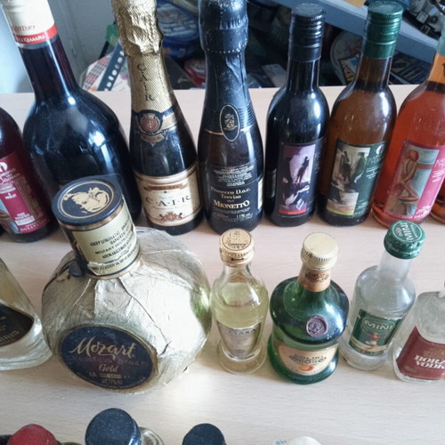 Miniature bottles used, pack of 38 pieces