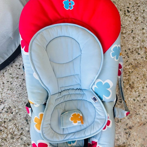 Chicco baby relax seat with straps for carrying