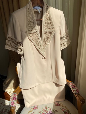 Dorothy Calvin Ray vintage suit like new, size medium-large
