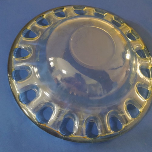 Spanish glass bowl like new with unique design