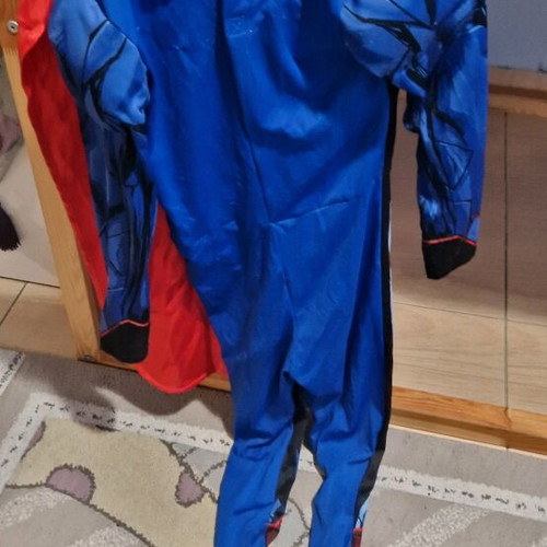 Superman costume like new with abdominal padding