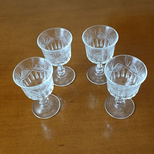 Vintage liqueur glasses set of 4, like new