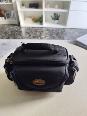 Lowepro MX100 Camera Shoulder Bag New with Belt