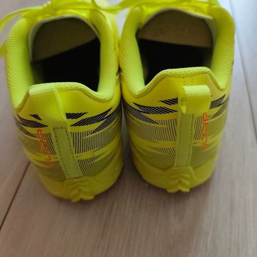 Ultra 6 Play It Football Boots Puma unisex size 38 like new, yellow