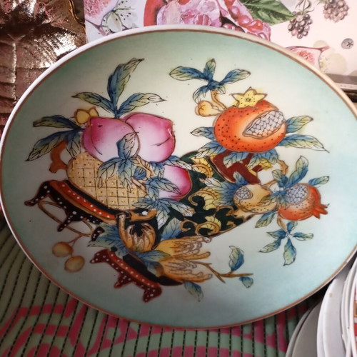 Decorative plate hand-painted, like new, 22 cm diameter