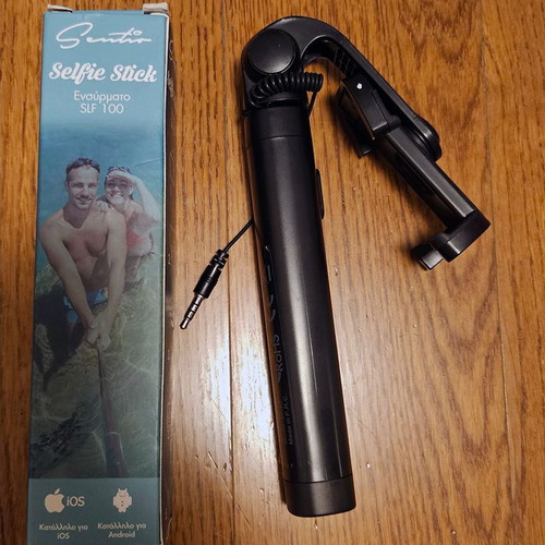 Selfie Stick wired new, compatible with iOS7.0 and Android 4.2.2 phones