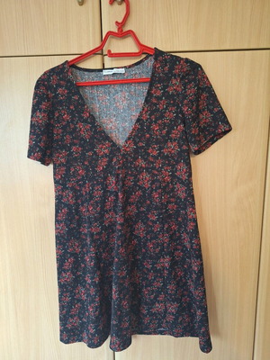 Floral dress Pull & Bear size M used, black and red