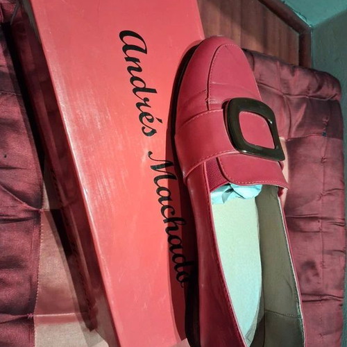 Andres Machado red flats used with metal buckle, size 44, 2cm heel