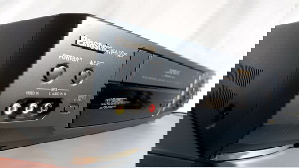 Panasonic NV-HD625EG Hi-Fi Stereo PAL/NTSC (SERVICED)