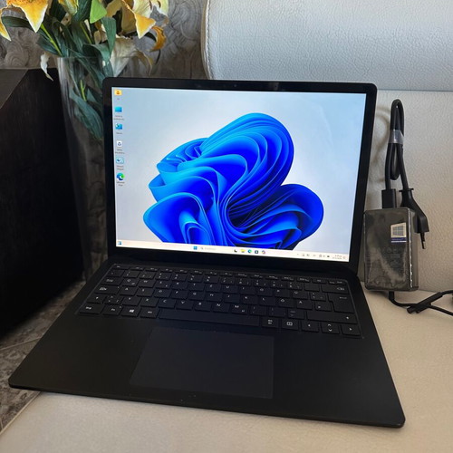 Microsoft Surface Laptop 3 i5-1035G7 16GB 256GB SSD like new