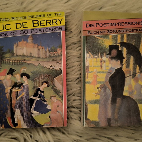 Books with 30 postcards each, like new, art and medieval themes