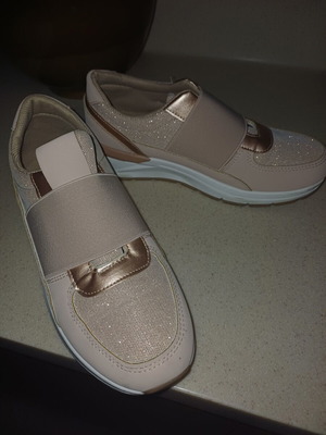 Sneakers γυναικεία νούμερο 38 σαν καινούργιο μπεζ