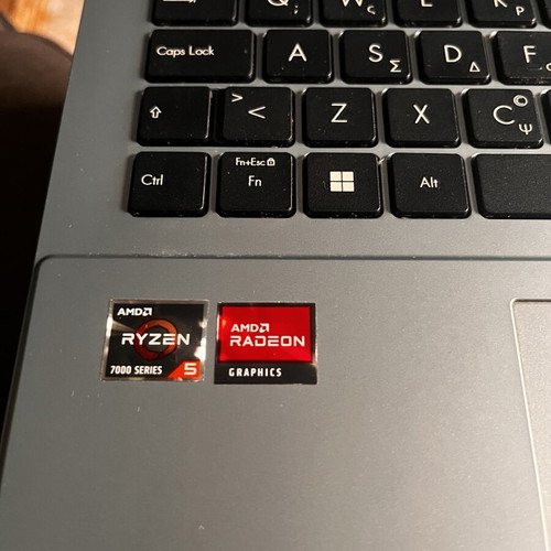 Asus Vivobook Go 15 laptop like new, AMD Ryzen 5 7000 series, Radeon graphics