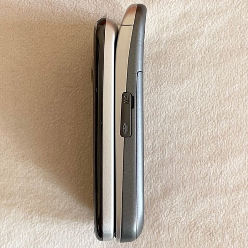 Sony Ericsson Z750i phone new in original box