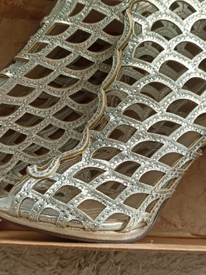 Silver high heels size 38 new with zipper