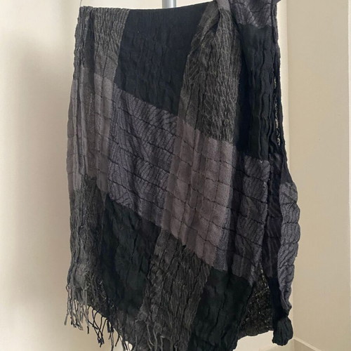 Crinkled Black & Grey Scarf used, one size, checkered pattern