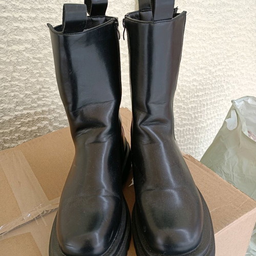 Women's boots size 40 used, black, lightly worn