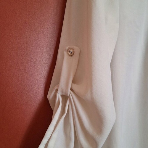White shirt like new, size L