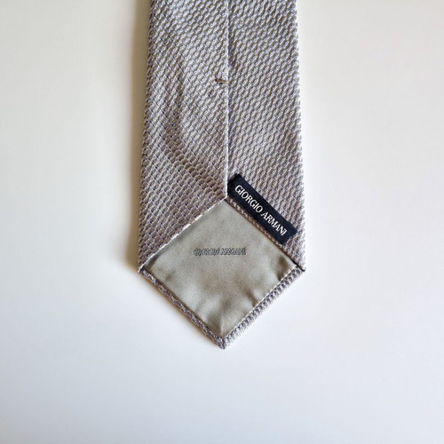 Giorgio Armani silk jacquard tie like new, gray and white