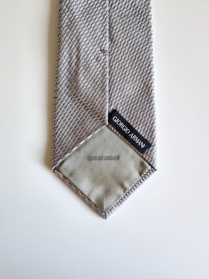 Giorgio Armani silk jacquard tie like new, gray and white