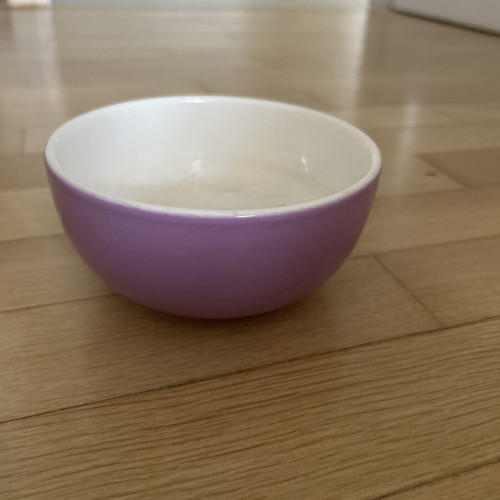 Glass bowl used with internal cracks