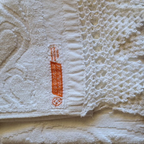 Vintage cotton embossed jacquard face towel set with handmade crochet lace